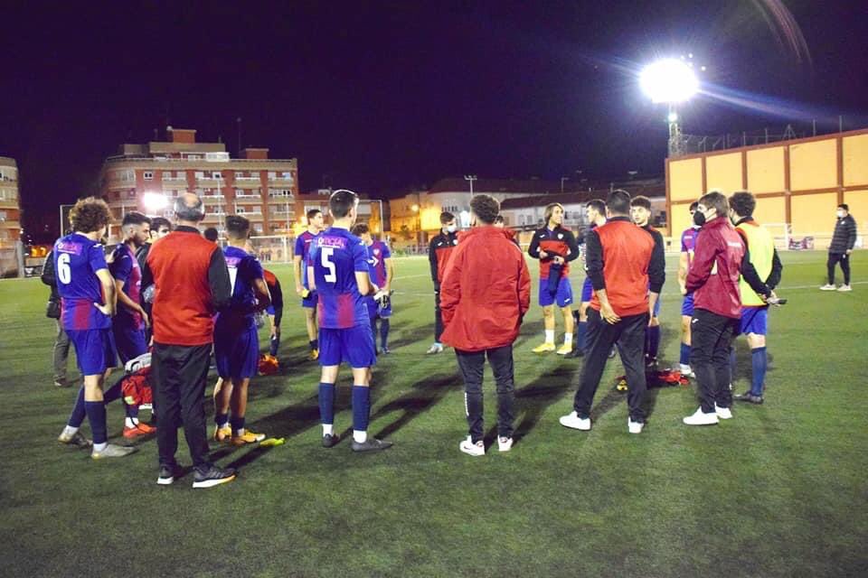 SapinaCarlos's tweet photo. Vuelta a la competición ♻️

@cfhercules vs @UDAlziraFB 🔵🔴

18:00 ⏰

#JuvenilDH⚽️ https://t.co/GkK2F0BWzb