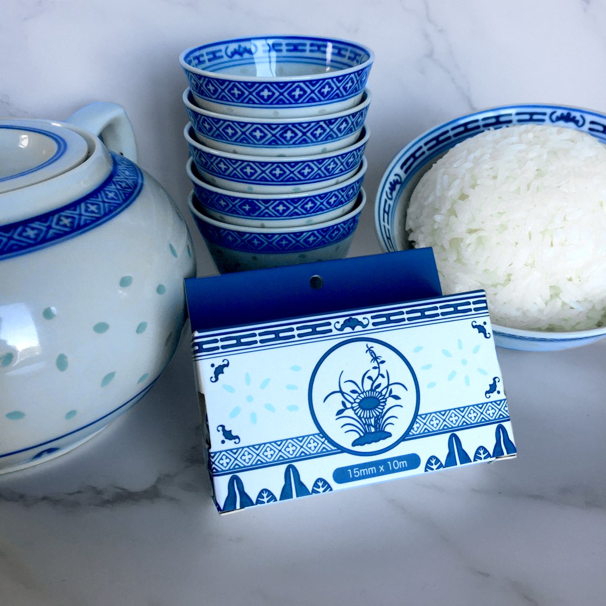 Happy Lunar New Year!!!! To celebrate the Year of the Metal Ox, I am unveiling a new washi set based off of Línglóng porcelain! Here's a mini art history thread on this iconic Chinese design~ (1/9)