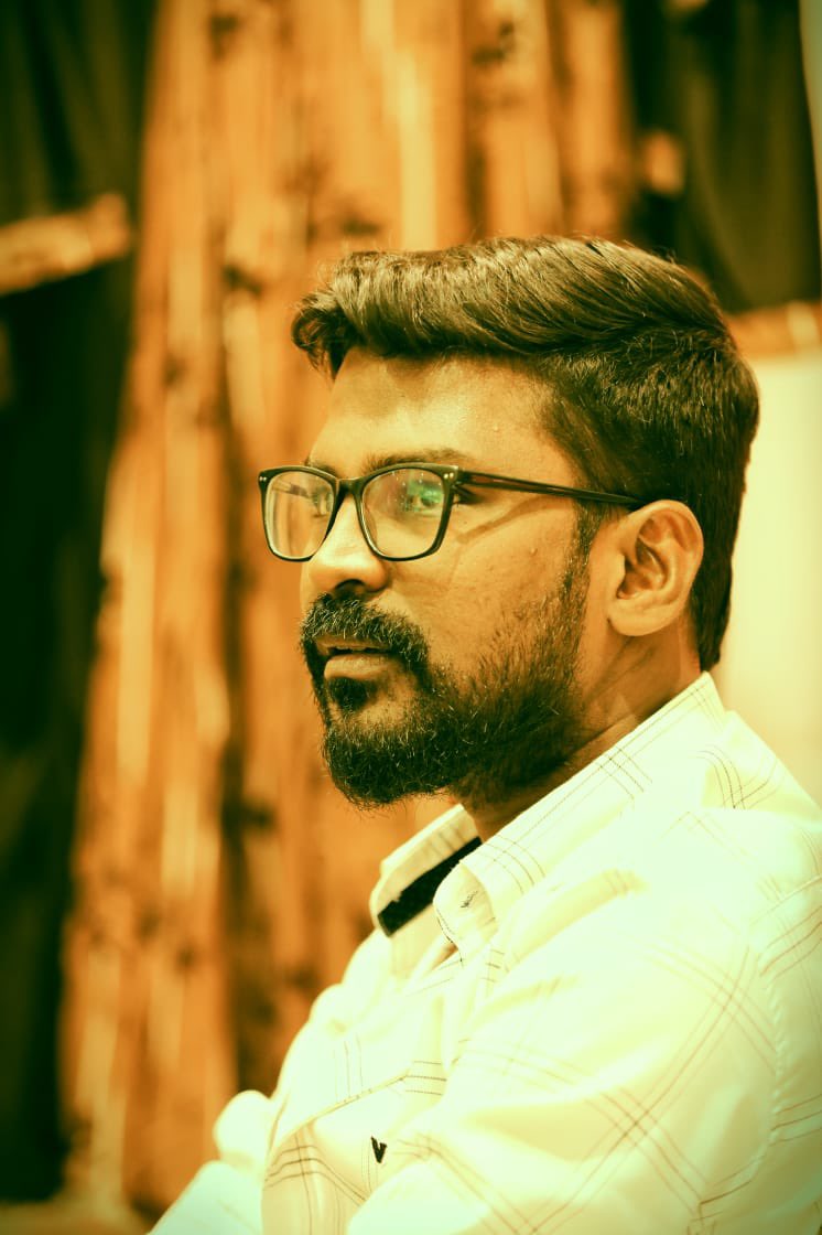 FullOnCinema's tweet image. Director #JohnsonK clarifies, opens his heart out on the thing happened at #ParrisJeyarajPressMeet. 

youtu.be/jqovr5UoRL46çg 

#ParrisJeyarajFromToday