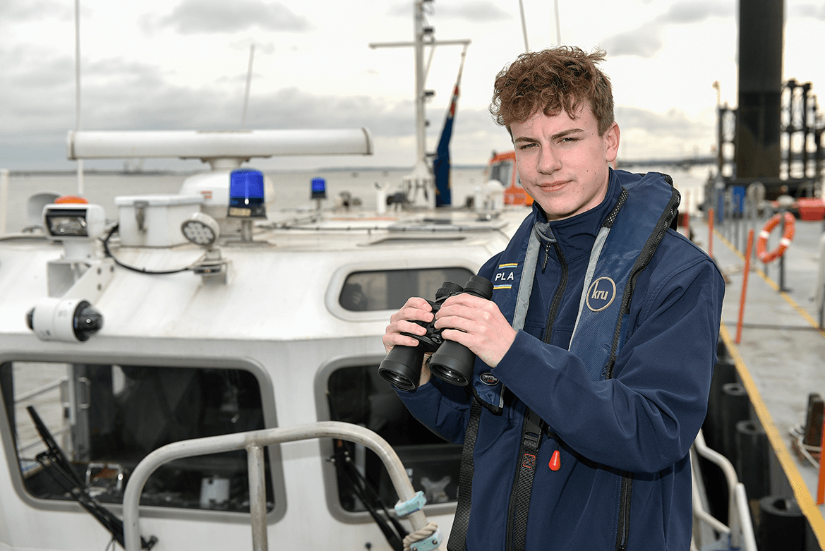 LondonPortAuth's tweet photo. Meet the Apprentice: Our Harbour Service Deckhand Ted Jones speaks to @MaritimeUK about his career goals on the Thames #NationalApprenticeshipWeek
https://t.co/HAzSCNJvyu https://t.co/r4FfWJykck