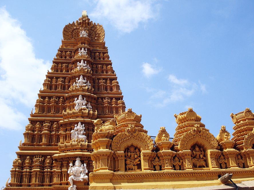 The Nanjundeshwara Temple  is an ancient temple in the Hindu pilgrimage town of Nanjanagudu in the Karnataka state, Southern India. It is known for the ancient temple of the god Shiva.The Nanjundeshwara temple is located in the town on the right bank of river Kapila