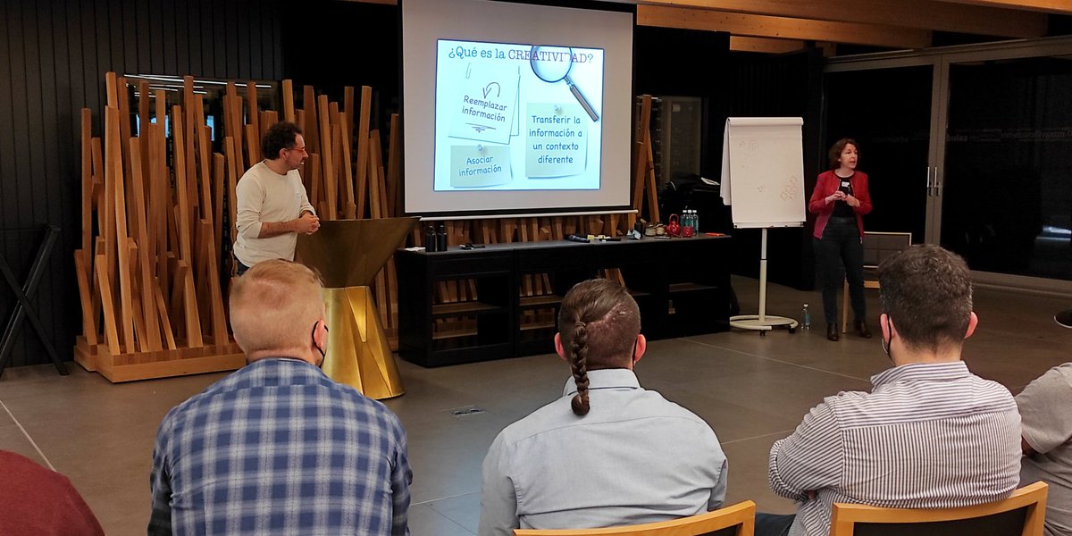 RteAmbivium's tweet photo. @magomore y @eliacoriba despiertan hoy nuestra #CREATIVIDAD en #experientia. #formacion con #magia y #humor para #innovar en #equipo. #FelizViernesATodos https://t.co/mS9YXA4q3Z