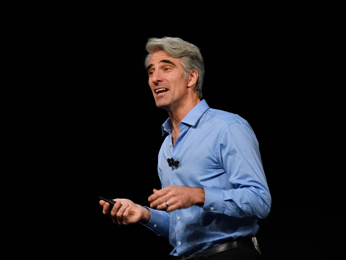 iOS 15 diketuai oleh Craig Federghi, (gambar) setakat ini beliau telah mengetuai pembangunan iOS sejak 2013 iaitu semasa pelancaran iOS 7.Sebelum kedatangan iOS 7, iPhone OS hinggalah ke iOS 6 diketuai oleh Scott Forstall.