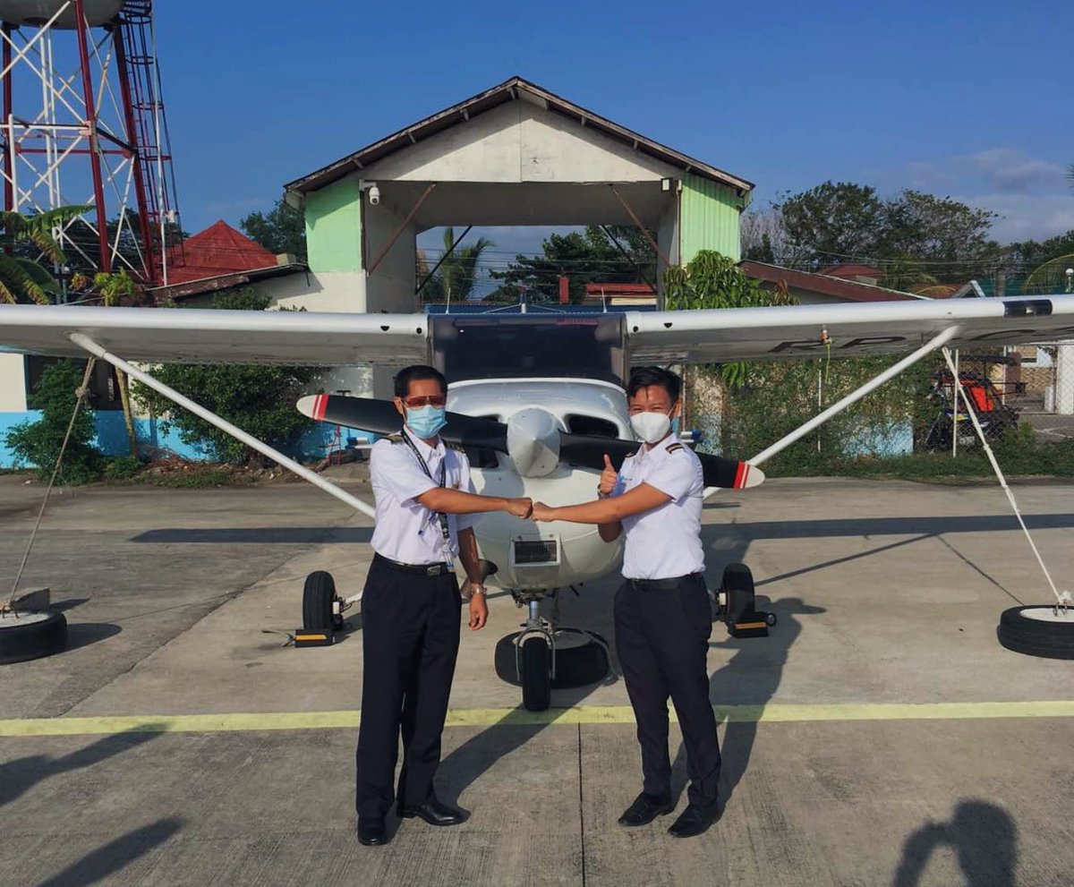yyayatis's tweet photo. YO I'M A LICENSED COMMERCIAL PILOT ✈

my pamileeeeee https://t.co/wF8CJvV627