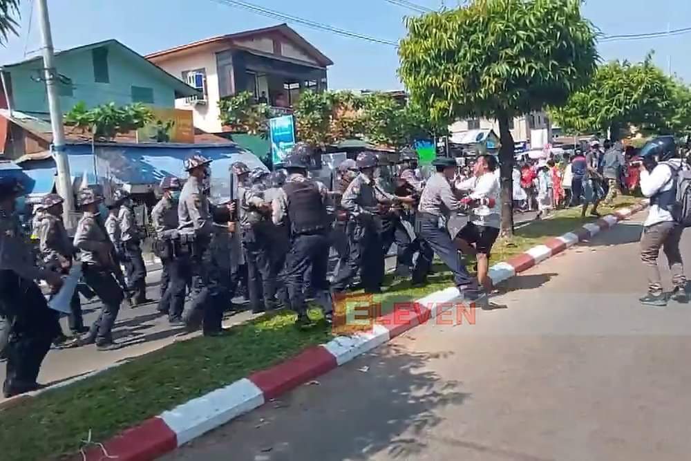 Pwaizin's tweet photo. At least 10 students protesters were beaten arrested. Many shots were fired. The female students were also beaten.
FREE OUR LEADERS!

#WhatsHappeningInMyanmar 
#Feb12Coup 
#CDM_IsTheAnswer https://t.co/SCM6FHGs6M