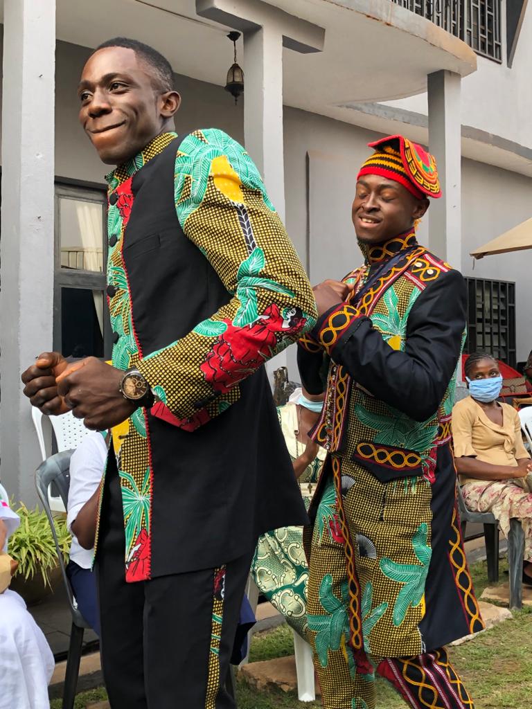 CanadaCameroun's tweet photo. Ravi d’appuyer, à l’occasion de la Fête de la jeunesse, le Centre des créateurs de mode du Cameroun pour une journée de formation à la Villa des créateurs en faveur des jeunes défavorisés, culminant avec un défilé de mode fantastique! https://t.co/tSporhH6X8