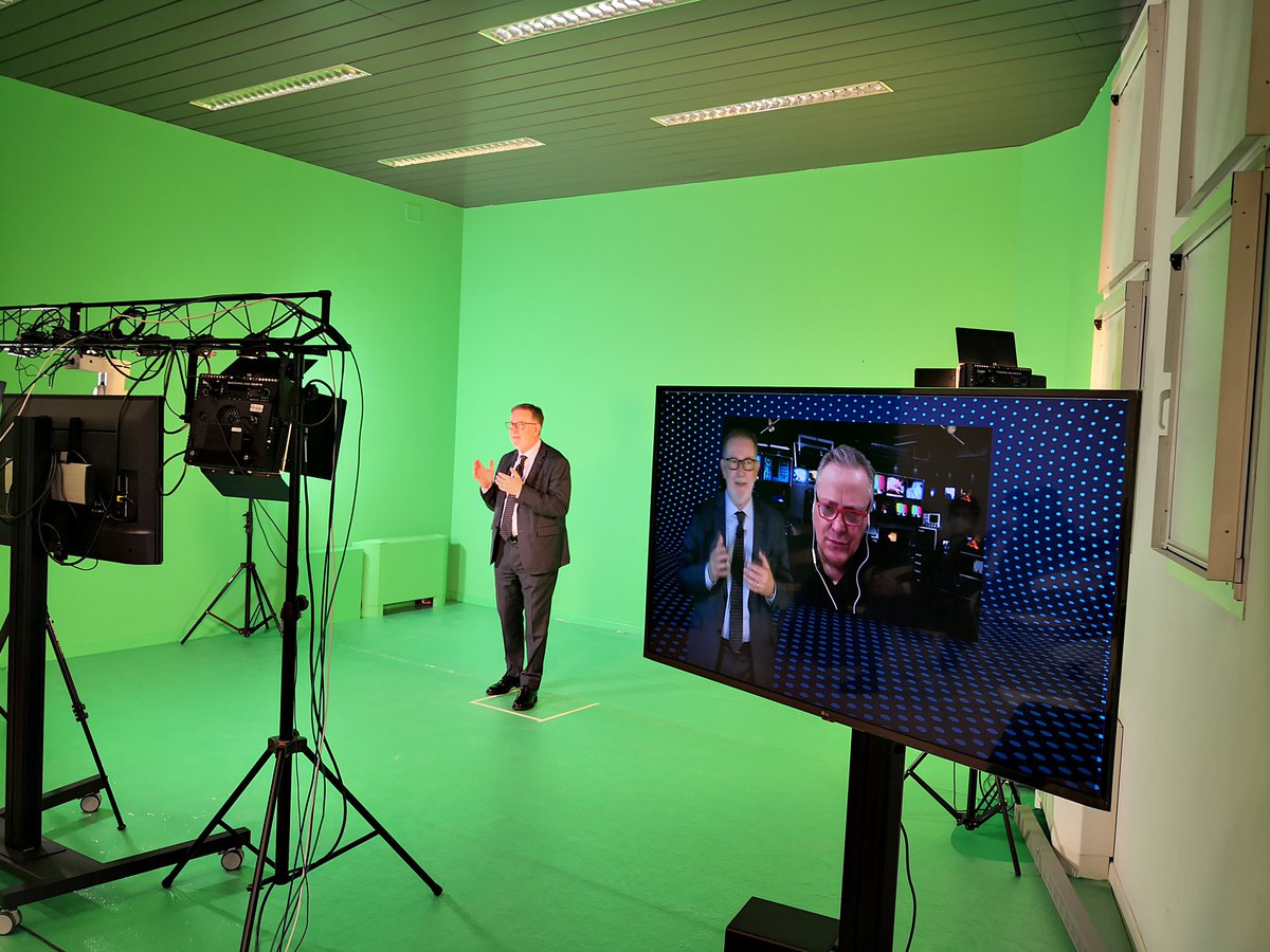 fieradipadova's tweet photo. Inaugurato oggi alla #fieradipadova la Digital Showroom di #VenicePromex, lo studio virtuale nato per realizzare dirette streaming, video ed eventi digitali a disposizione di tutte le #Pmi del #Veneto e favorirne l'internazionalizzazione.
@pdcamcom https://t.co/sY9oyoehP2