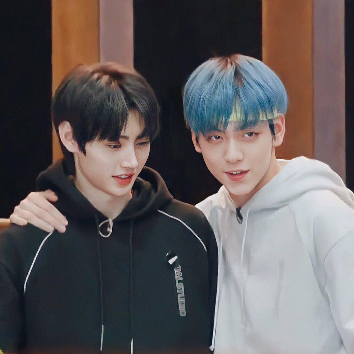 taejin7755's tweet photo. I love their friendship👁👄👁 #TXT_members #ENHYPEN_members @TXT_members @ENHYPEN_members #SOOBIN #SUNGHOON #BiHoon https://t.co/ZFUfBURoMp