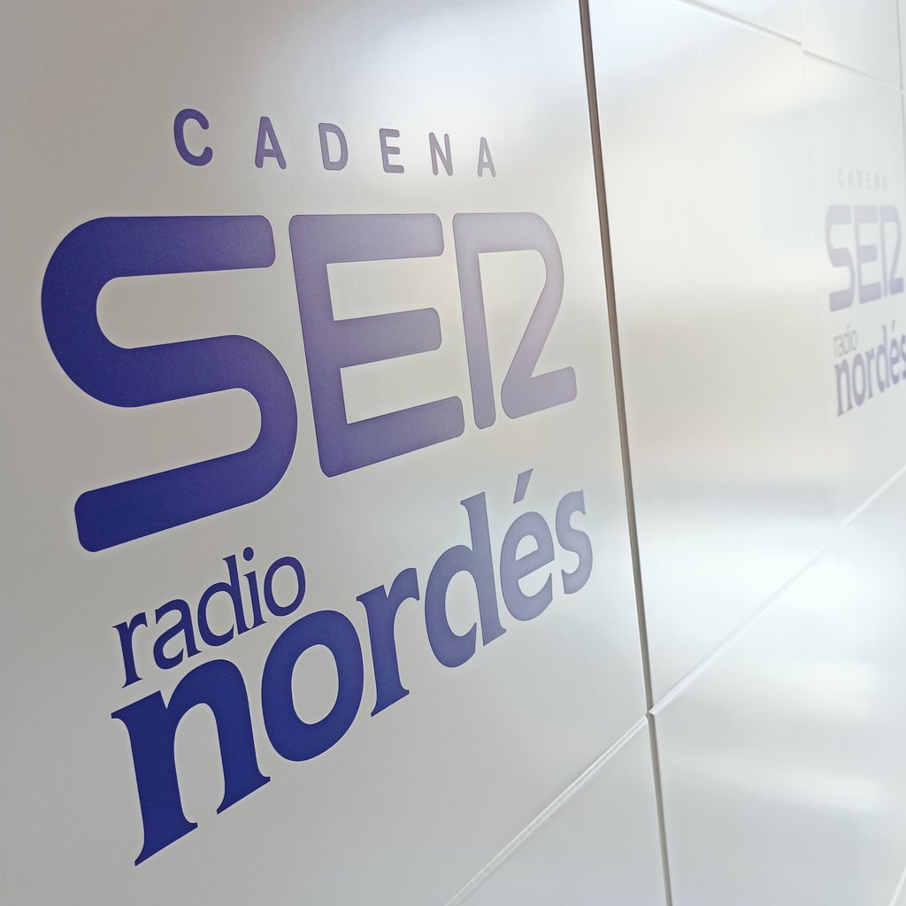 Esta noite meu irmán <a href="/victordemira/">Victor de Mira</a> dedicoume un Óscar en <a href="/ElFaroSER/">El Faro</a> para felicitarme polo día da radio. Dixo cousas ben bonitas. Moitas grazas, fixéchesme botar unha lagrimiña ☺️
E parabéns polo bo oído a Cris.

play.cadenaser.com/audio/cadenase…

#diadaradio #diadelaradio