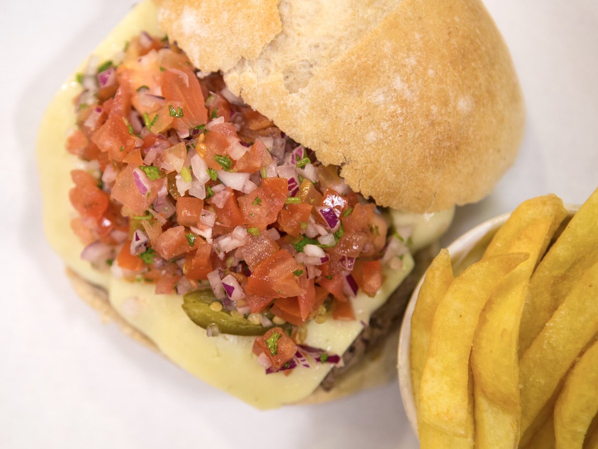 Tu mejor cita para San Vanlentin

Ya queda poco para San Valentin y en #galeguesa te proponemos un plan directo da nosa finca a túa casa... 😉🍔

🛵 Servicio a domicilio (Just Eat)
🚶🏻‍♀️ Servicio recogida en el local

#Vigo #ComidaADomicilio #BestBurgers #Burger