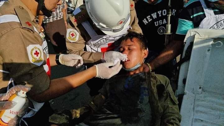 Hlaing99's tweet photo. What is Humans Rights?What is Democracy ? We,Myanmar citizens,peaceful protesters were unlawful arrested without warning,violencely crackdown.Please Save Myanmar #WhatsHappeningInMyanmar #Feb12Coup #미얀마쿠데타 https://t.co/ZqvRYlv8ty