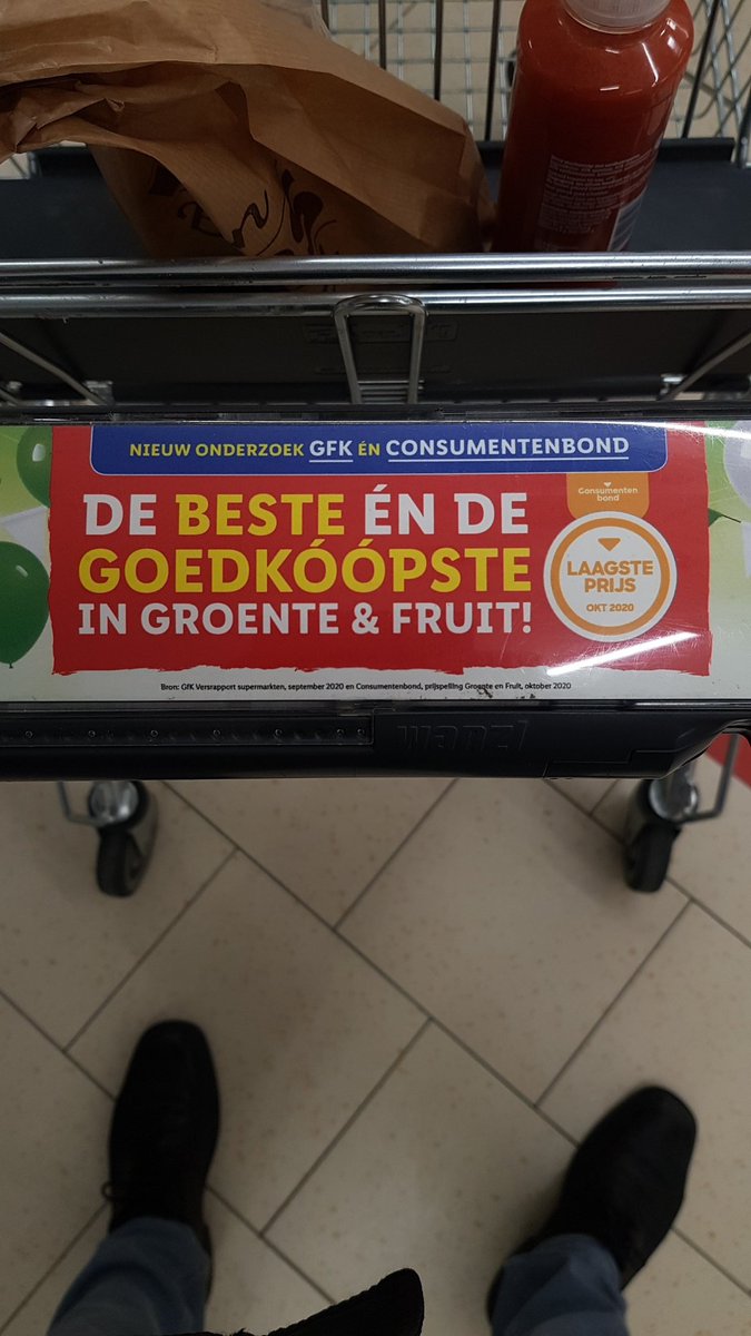 MarkVrieze's tweet photo. En de langste rij bij de kassa #Lidl https://t.co/8VyG7cuxnt