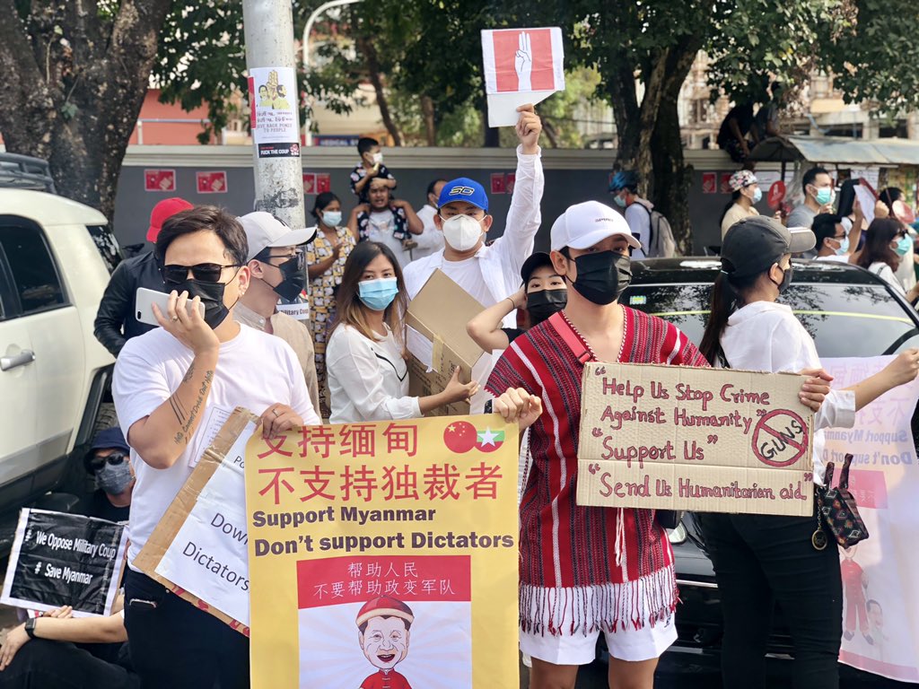 HsetNaing10's tweet photo. Support Myanmar!
Don’t Support Dictator!

"Help us stop crime Against humanity"
"Support Us"
"Send us humanitarian aid"

#Reject_Military 
#Frea_Our_Leaders_Daw_Aung_Sun_Su_Kyi
#We_Fight_For_Democracy
#We_Need_Democracy
#We_Want_Democracy
#Respect_Our_Votes https://t.co/suZmh3eo0A
