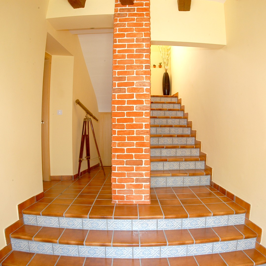 🏚️Inspírate con innumerables opciones de cerámica tradicional🧡

📷Cerámica colección Esmaltados Classic, Albany Teka

💻gresaragon.com/pavimento-cera…

#gresaragon #gres #ceramica #decoracioninteriores #escaleras #tileofspain #estilorustico #architecture #design #inspiration