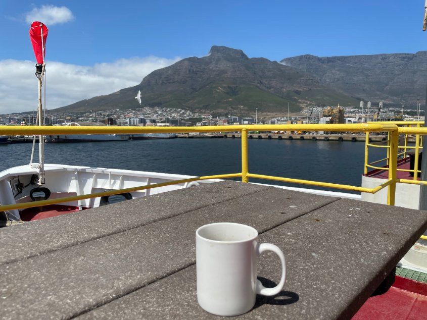 US_SciOD's tweet photo. Coffee with a view! 😎☕️
#Exp395P #NSFfunded @NSF
📸: Katy Smith, #IODP #JRSO https://t.co/qWleIlNdSs
