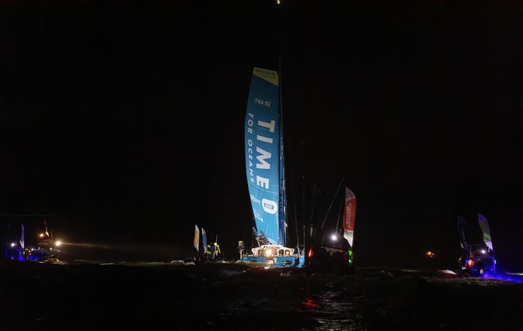 stephlediraison's tweet photo. Hier à 22h36 je franchissais la ligne d’arrivée du @VendeeGlobe, c’est la fin d’une belle aventure pour moi, cette course m’a sans aucun doute transformé ! 
J’ai vu des choses indescriptibles, des paysages merveilleux, vous m’avez suivis au travers toutes mes vidéos, merci 🙌. https://t.co/gTPeN8ADzy