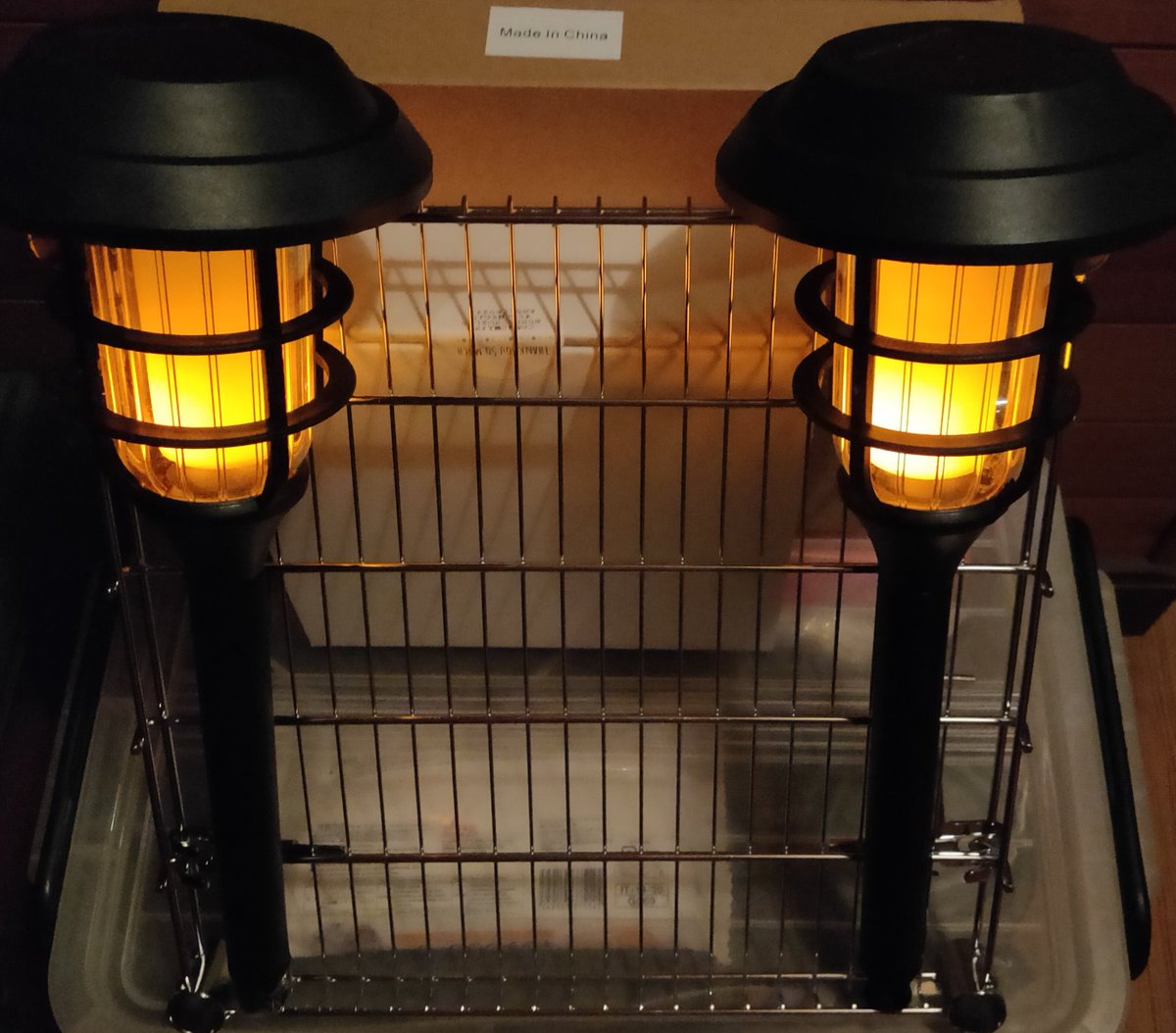 なろんそ ダイソーの炎ゆらゆらソーラーライトを買ってみる 300円だが 凝ってますねぇ