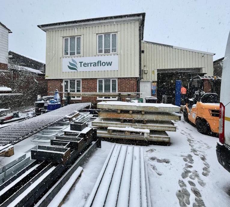 Terraflow_'s tweet image. In this week’s harsh weather, #teamTerraflow haven’t slowed down! We’ve been busy in the workshop and have been out laying this 32mm water pipe. Great work team 👌🏼❄️

#Terraflow #Utilities #keepingthenetworkflowing 💦