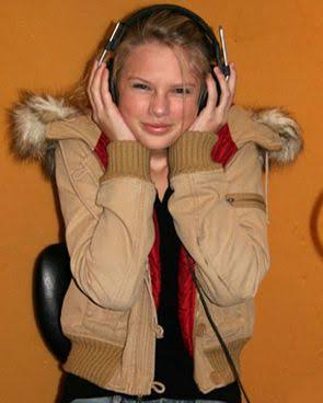 aldrinluvtaylor's tweet photo. me listening                me listening 
to love story                to love story
back then                          now https://t.co/78PUfJUQFx