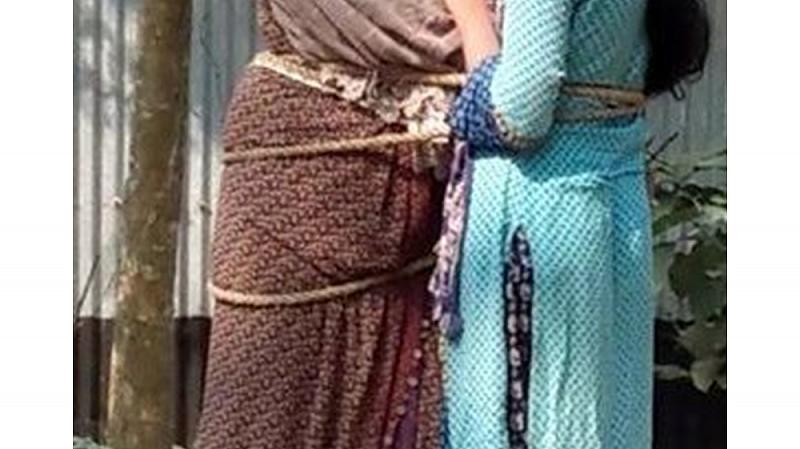 banglatribune's tweet image. ঋণ পরিশোধ করতে না পারায় মা-মেয়েকে গাছে বেঁধে নির্যাতন! banglatribune.com/666562