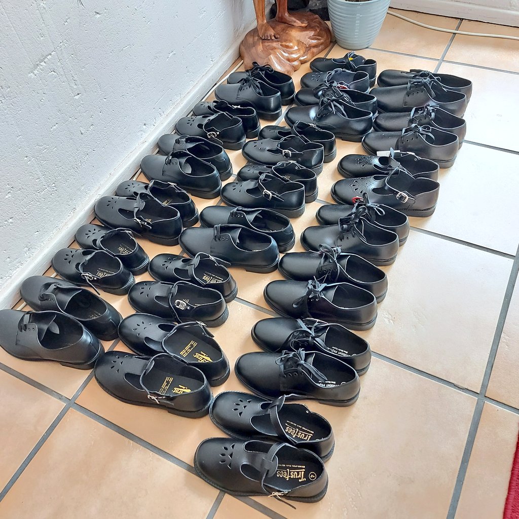 penuelist_'s tweet photo. 20 pairs of new school shoes, ready to meet their new owners in Soshanguve tomorrow 😊
Thank you to all our donors... you make the world a better place ❤ #Mamsie #Charity https://t.co/Veak9iBekN