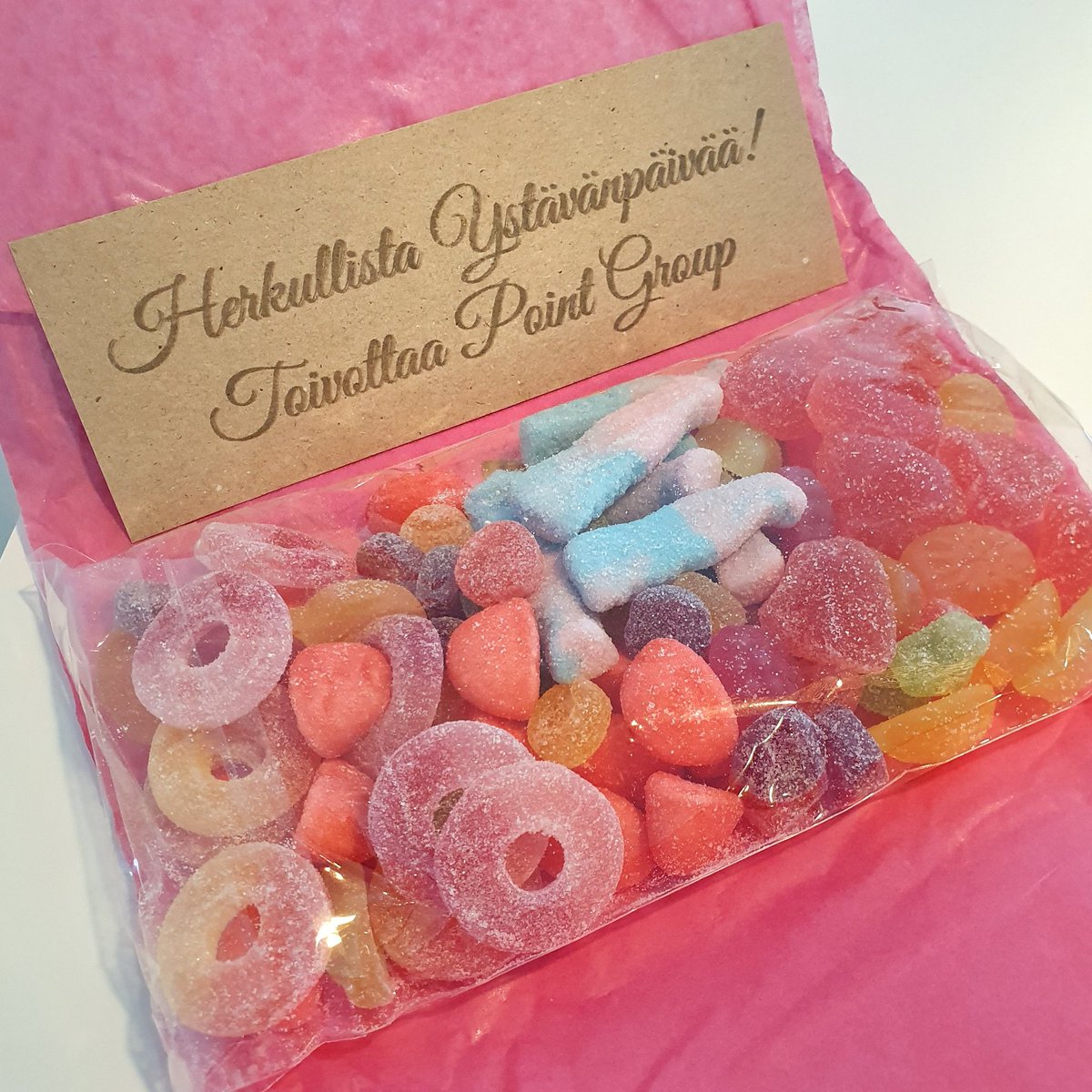 AnniHeilala's tweet photo. Postissa tuli herkulliset ystävänpäivätoivotukset työnantajalta, kiitos meidän HR:lle 💜 #PointGroup @Civilpoint https://t.co/JBBHK4dINz