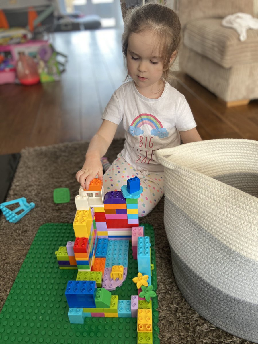 ClaireFriel10's tweet photo. Zoe building a castle with her Lego 😊 @ThornliebankNC https://t.co/m2HcpuoJrs