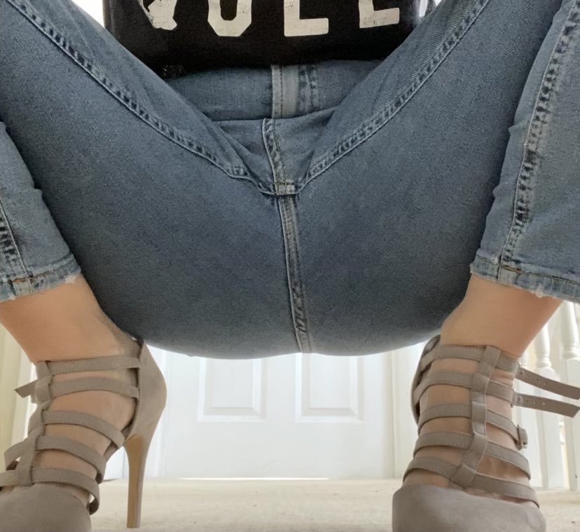 Goddesslucyfeet's tweet photo. Follow the link to watch the full video👠 

https://t.co/yhLasmz7yB

Feet • Soles • Foot Fetish 
#buymycontent #feet #feetpics #heels #onlyfansnewbie #secretseller https://t.co/74waZvSlPF