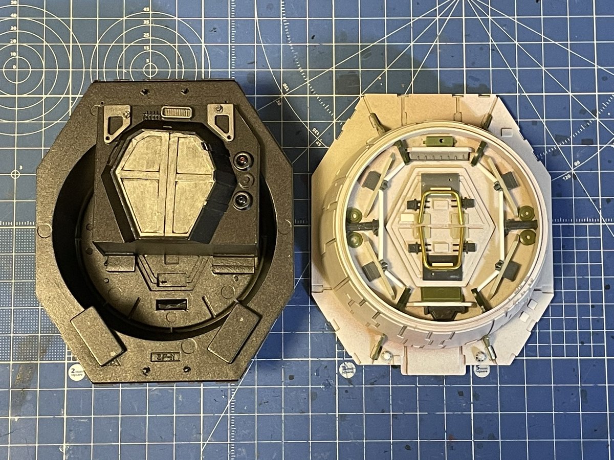Tara 開き方が不明な内扉を作ってしまいましたが そもそも外扉もよく分かりません 台形の部分が上下に観音開きするのかな 今回作ってみた分かった事は 丸い部分の上半分しか通路に繋がらないと言う事 しかも屈まないと入れないですね Tara 開き方が不明な内扉を作ってしまいましたが そもそも外扉もよく分かりません 台形の部分が上下に観音開きするのかな 今回作ってみた分かった事は 丸い部分の上半分しか通路に繋がらないと言う事 しかも屈まないと入れないですね