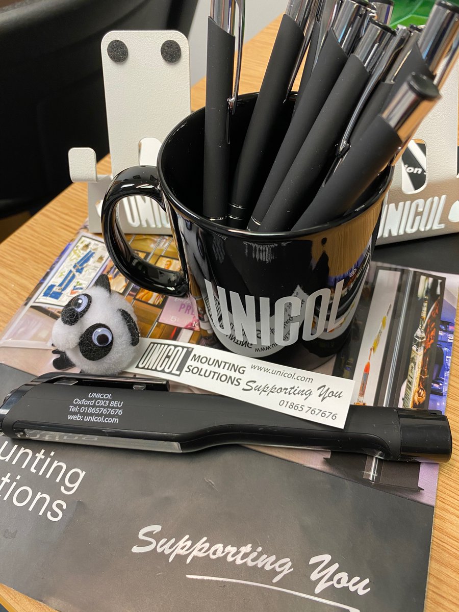 Solutions_AV's tweet image. Many thanks to @unicolmfg for a Friday goody box! Loving the torch!
#avtweeps