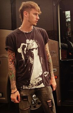 machine gun kelly wearing other artist's/band's merch; a thread