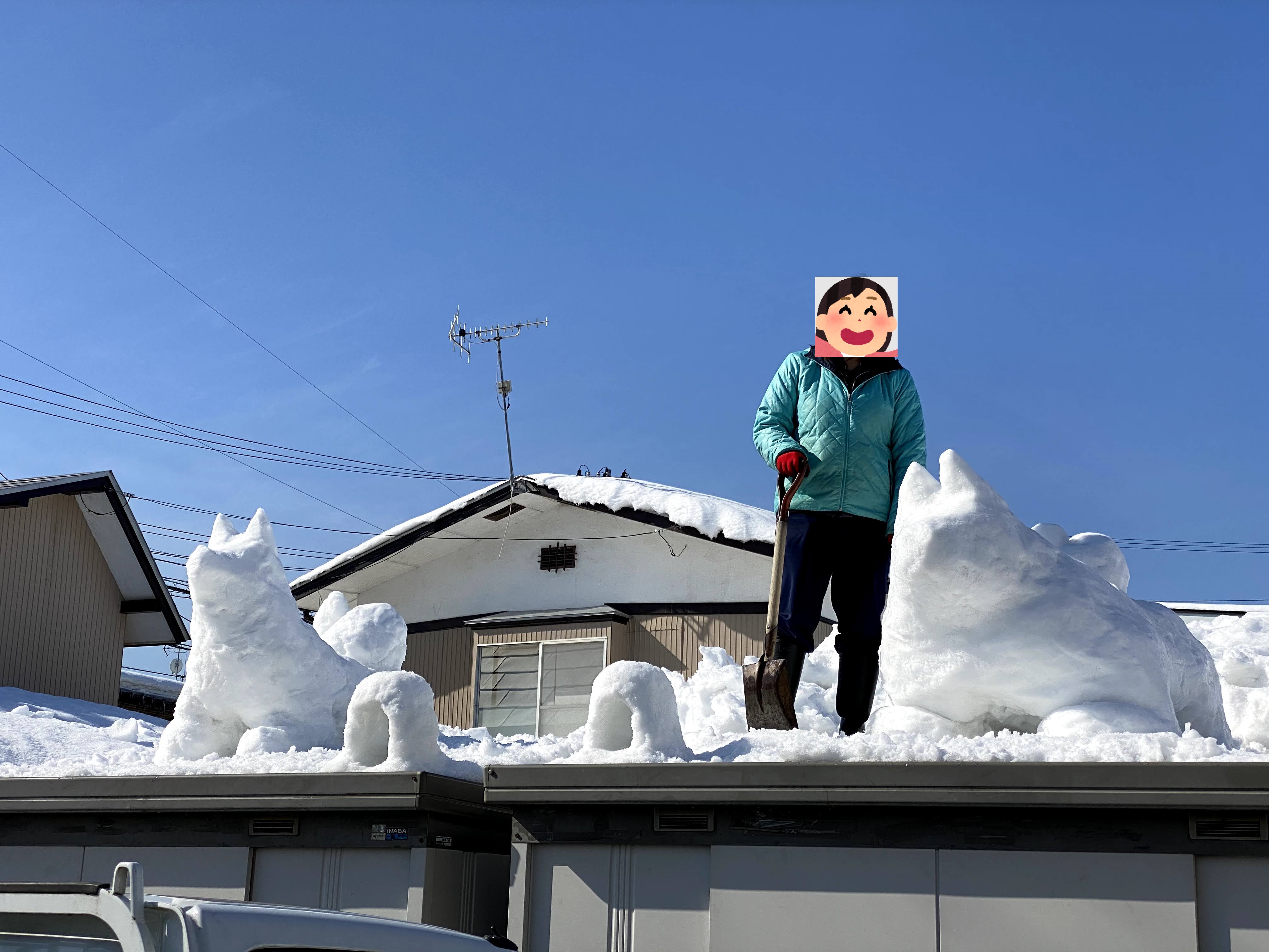 介護老人保健施設昭平苑 今日はポカポカ陽気でした 他施設からの投稿です 夕陽の丘山田では皆さんで犬っこを作りました 松風では 犬っこまつりが中止になってしまい 有り余った力と才能で 巨大犬っこと 物置の上にも作ってしまいました 世界の無病息災