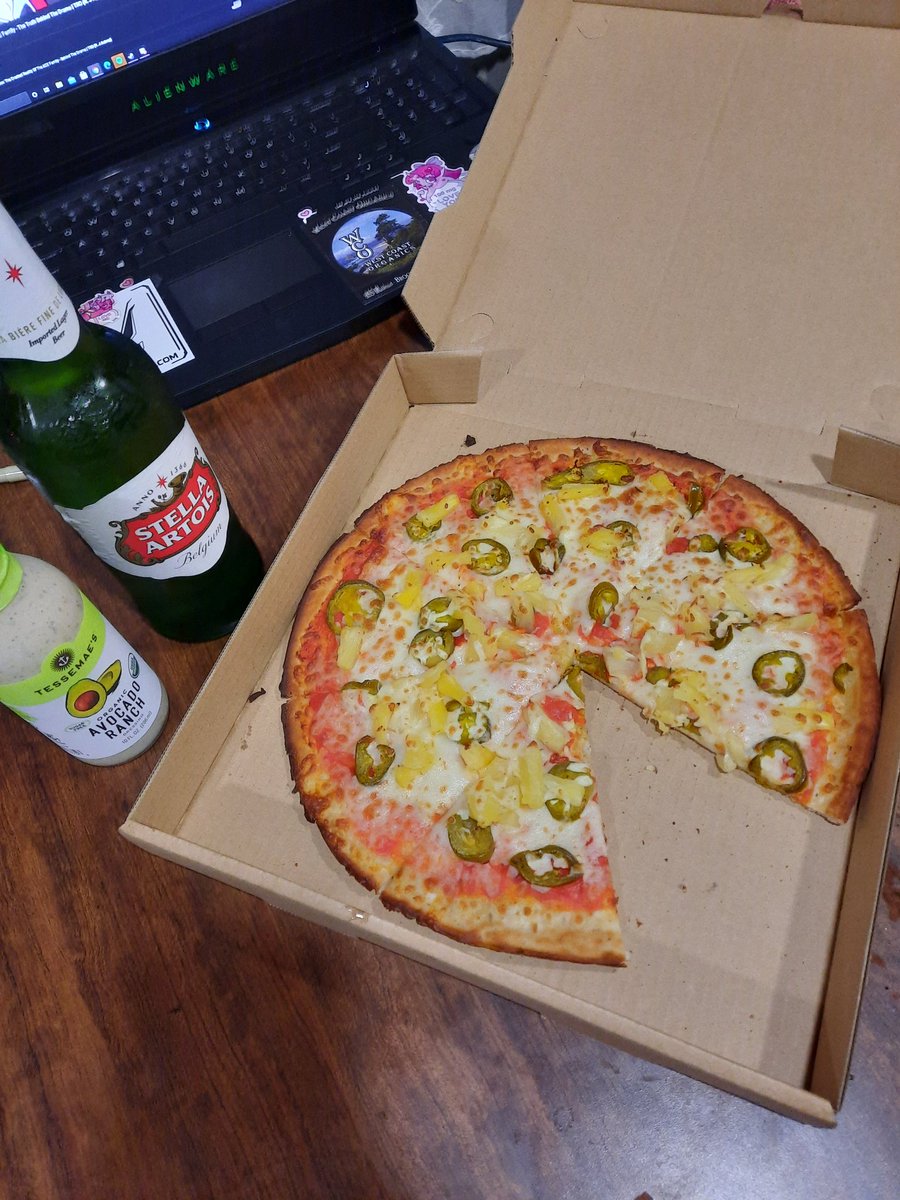 Spookygen13's tweet photo. Worked a 17 hour shift so pizza and beer it is 🥰🥰 https://t.co/p7EmyQOido