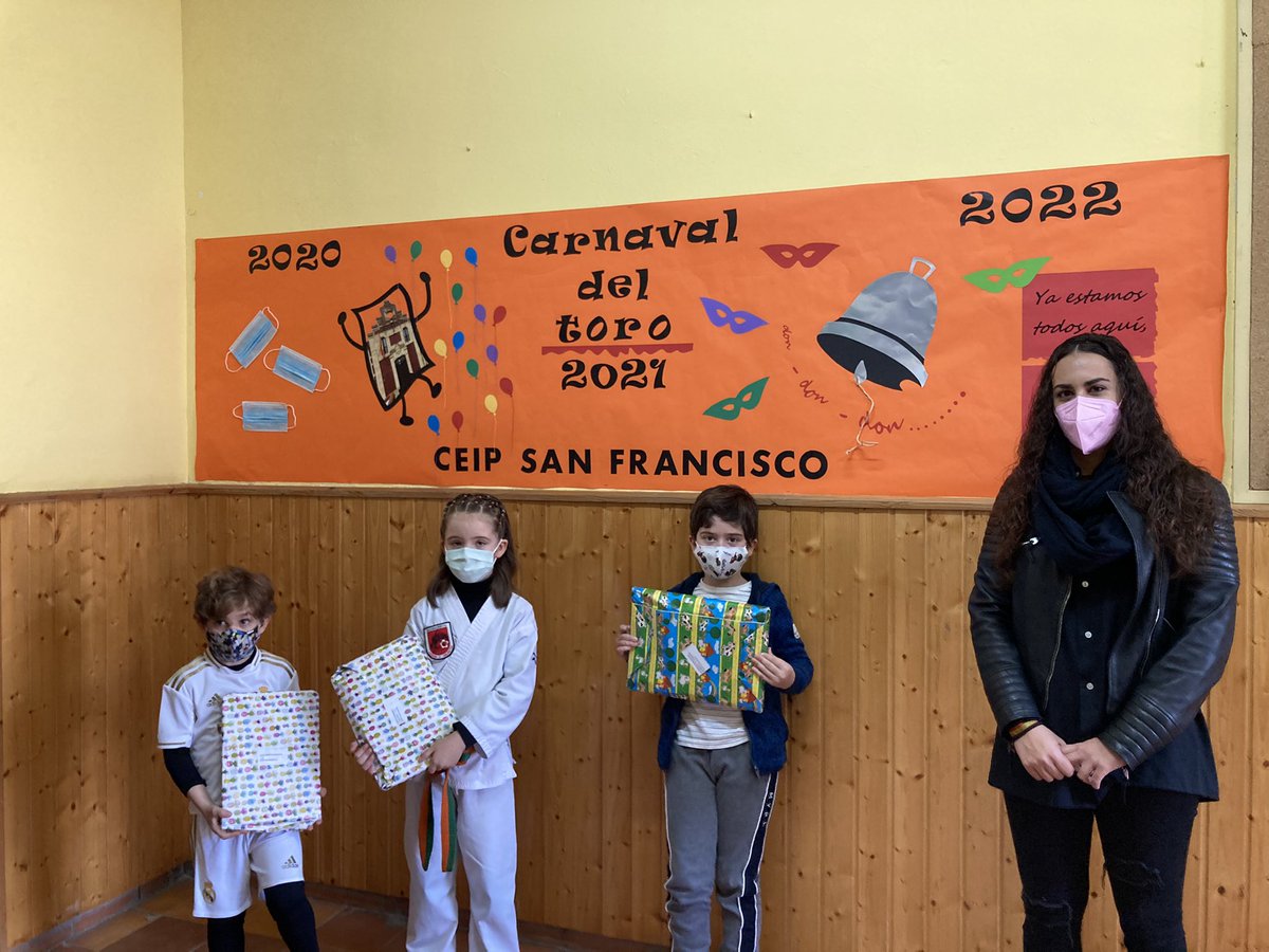 CeipSanFran's tweet photo. El Excmo Ayuntamiento hace entrega de un regalo a nuestra ganadora y a los finalistas del XXXI concurso de dibujo infantil Carnaval del toro 2021. #carnavaldeltoro2021 #volveremos https://t.co/81JHBezXDa