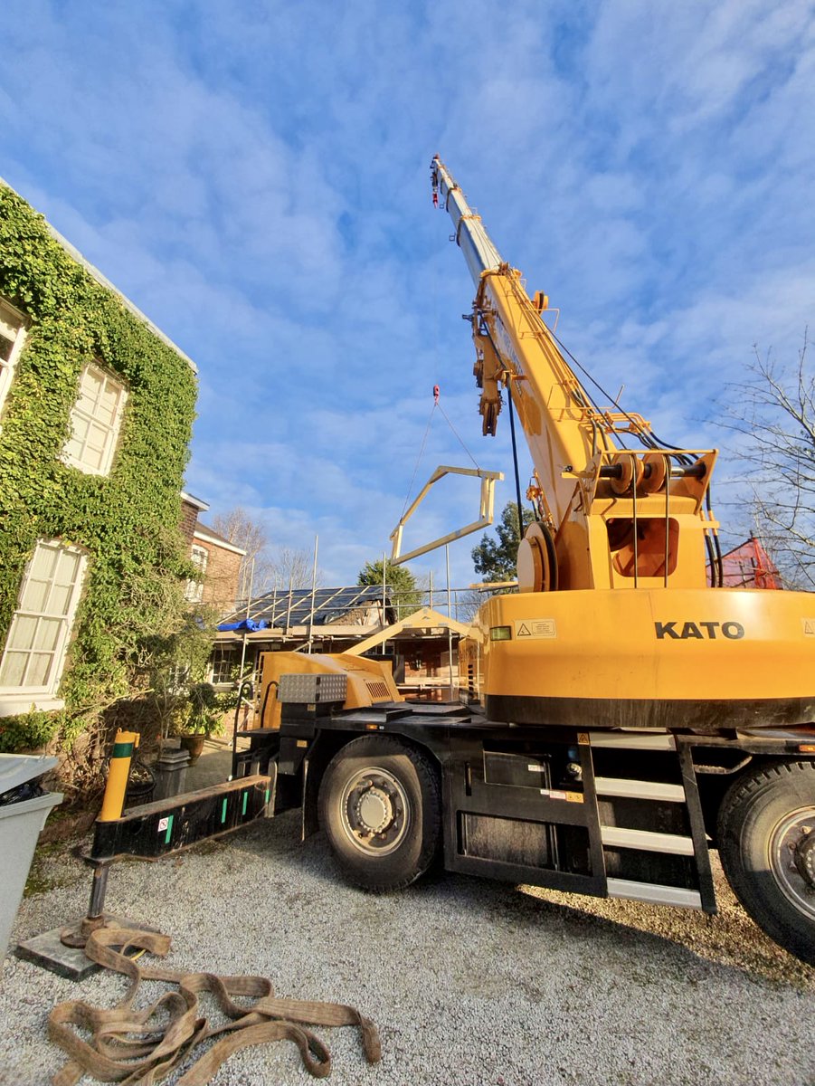 A cheeky little lift with the 20t city crane in Altrincham to help fill your news feed on a Friday lunchtime!
📞 0800 689 3426  ✉️ info@contractlift.co.uk
#cranehire #cranes #mobilecraneservices #contraclifting