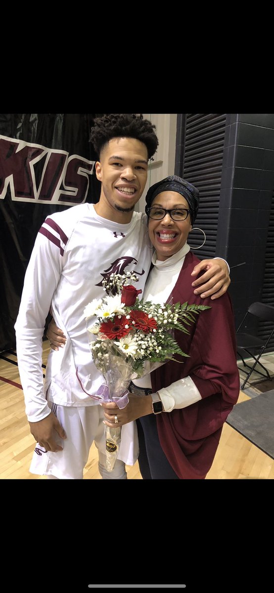 CassWalkerSuggs's tweet photo. Happy birthday @RonnieSuggs2! I love that we share a birthday. My little birthday twin💕💕💕 https://t.co/Wu630FVxdJ