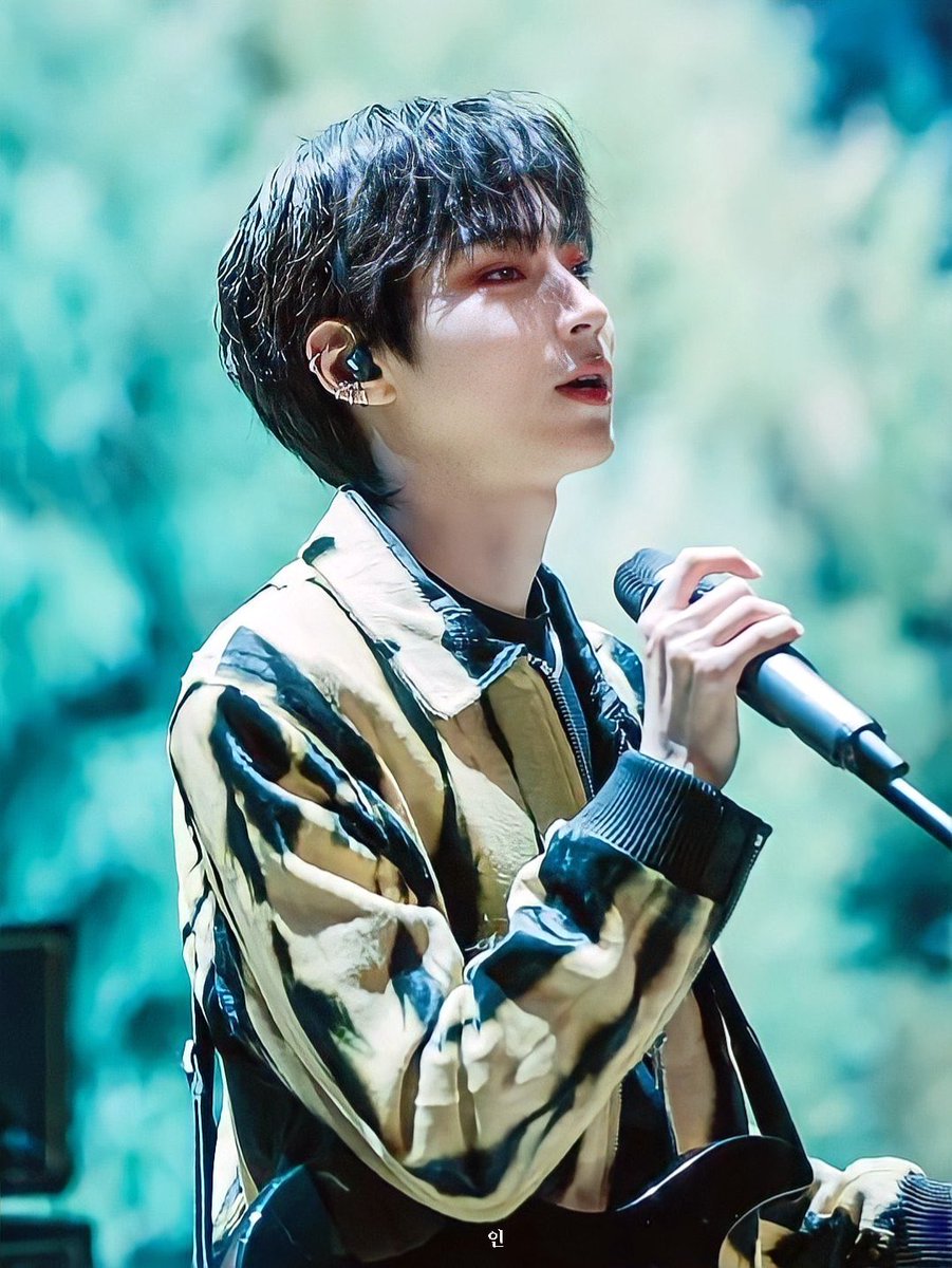 inyeoparchives's tweet photo. dont u guys love it when he sings https://t.co/1zFotY8XOO