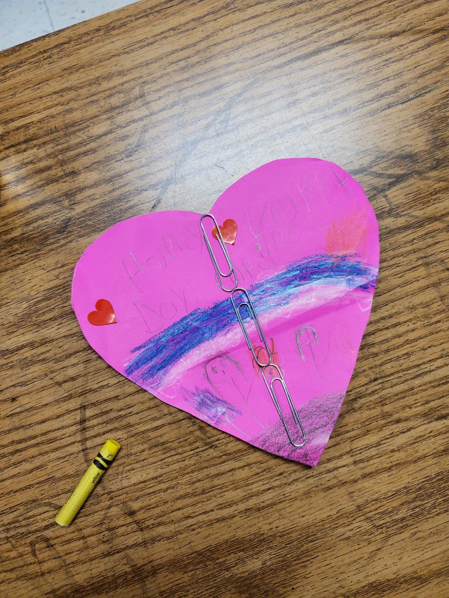MissPettit1's tweet photo. The area of my heart is still filled with joy from this impromptu exploration lesson! Gave Ss paper clips and simply asked them to measure their valentine.  This led to an introduction to area and perimeter (above grade-level standards!!). Student-led learning FTW! @OceeElem https://t.co/NEcBCnwDSu