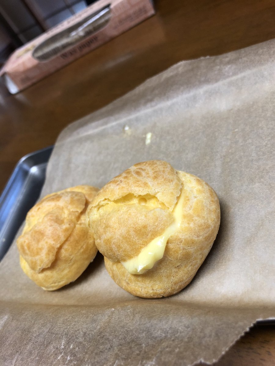 S15brbr's tweet image. ちょっと早いバレンタインもらった🥰
チョコレートタルトとシュークリーム🍫
ブラックチョコレートで甘すぎんでめちゃうま🤤