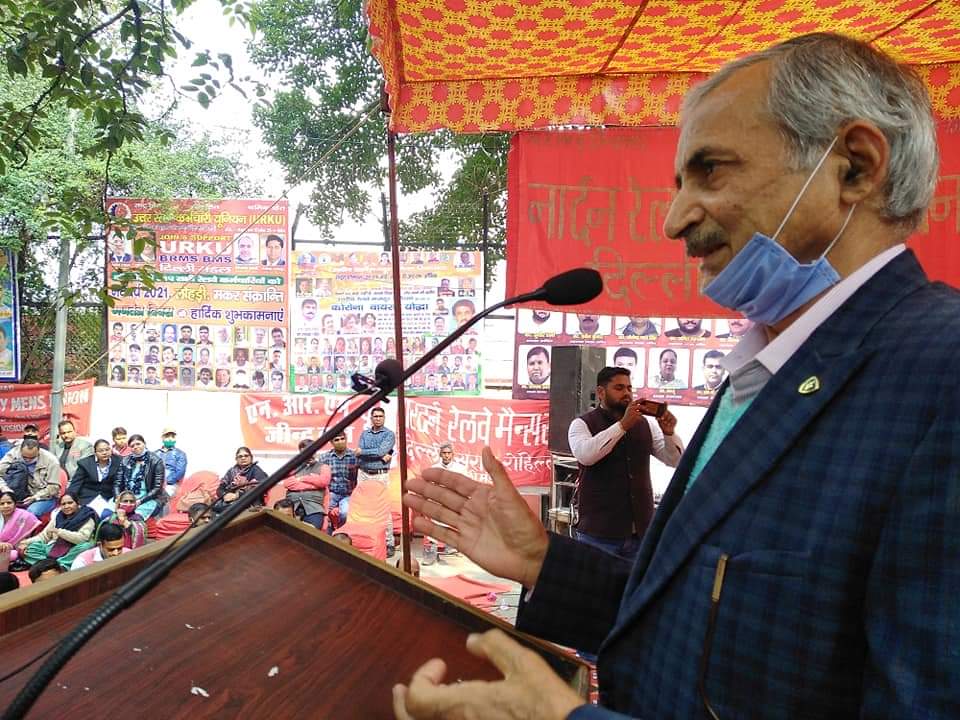 HqNrmu's tweet photo. रेल अप्रेंटिस की भर्ती के लिए राष्ट्रव्यापी धरना एवं प्रदर्शन, रेल अप्रेंटिस की भर्ती नहीं हुई तोह तेज होगा आंदोलन :- महामंत्री कॉम शिवा गोपाल मिश्र ⬇️पूरी खबर पड़े⬇️
https://t.co/0JfzQhRe6R
#RailwayApprenticesProtests 
@PMOIndia 
@PiyushGoyal 
@RailMinIndia 
@ShivaGopalMish1 https://t.co/rITOzhPQRz