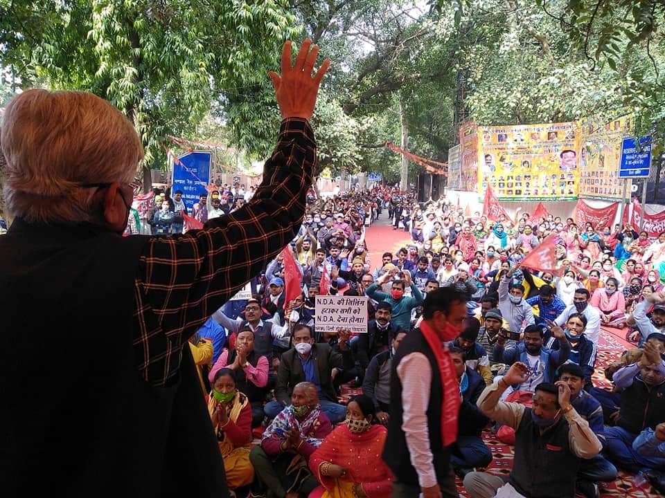 HqNrmu's tweet photo. रेल अप्रेंटिस की भर्ती के लिए राष्ट्रव्यापी धरना एवं प्रदर्शन, रेल अप्रेंटिस की भर्ती नहीं हुई तोह तेज होगा आंदोलन :- महामंत्री कॉम शिवा गोपाल मिश्र ⬇️पूरी खबर पड़े⬇️
https://t.co/0JfzQhRe6R
#RailwayApprenticesProtests 
@PMOIndia 
@PiyushGoyal 
@RailMinIndia 
@ShivaGopalMish1 https://t.co/rITOzhPQRz