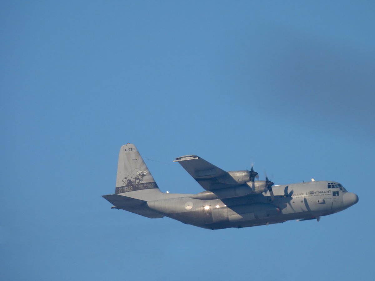 EHEH_Spotter's tweet photo. ๐ณ๐ฑRoyal Netherlands Air Force Lockheed C130H Hercules (G-781, #480C05) as flight #TORO01
๐ง๐ชBelgian Air Component SIAI-Marchetti SF.260 D ((ST-41, #44F678) as flight #BAF155 @ EHEH
#haveglass #EHEH #avgeek https://t.co/8aNYT3IMPA