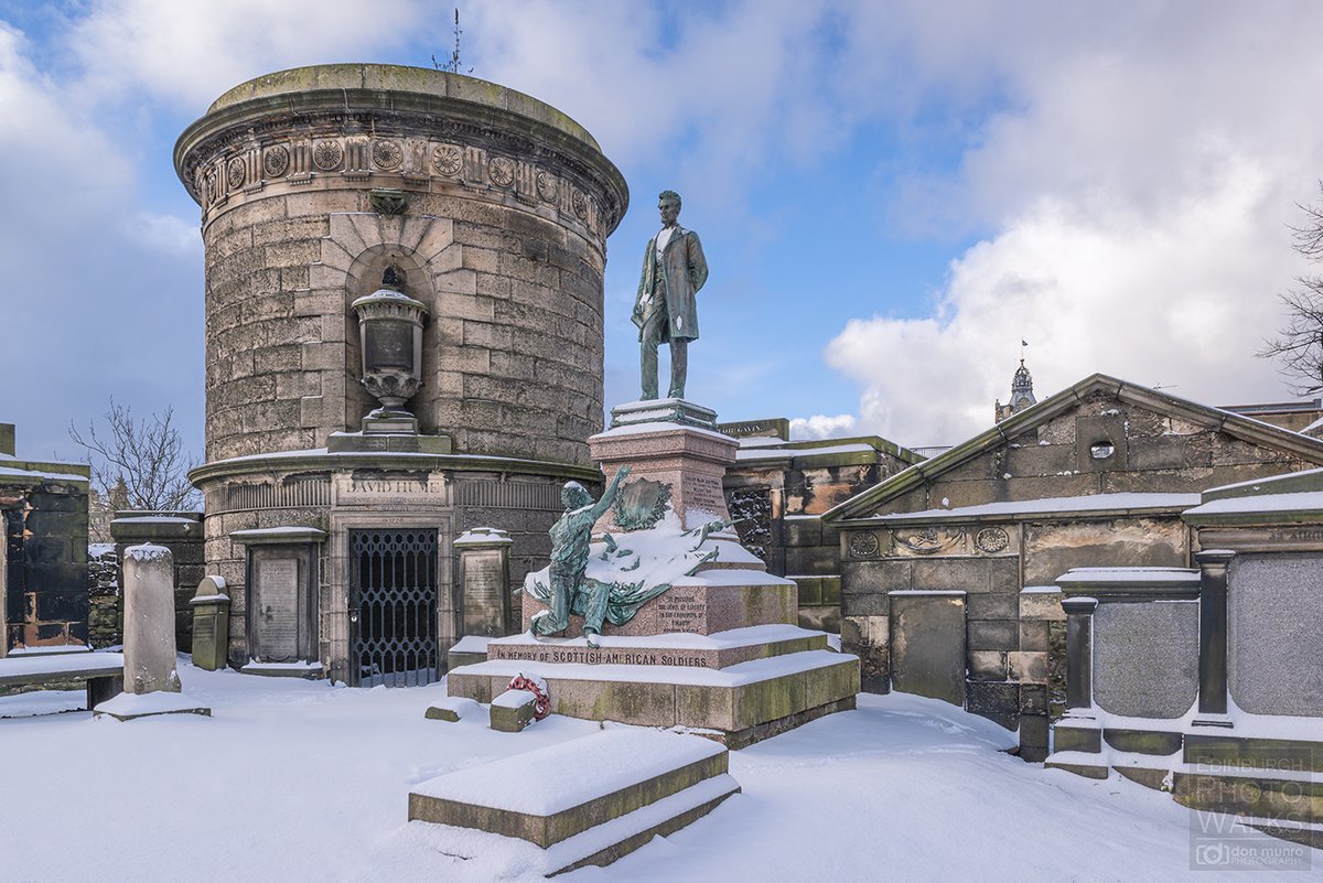 Old Calton Burial Ground has some of the most fascinating monuments &amp; tombs in the city. Here we see the David Hume tomb next to the Scottish-Ametican Soldiers Monument. #Edinburgh #EdinburghSnow #Scotland 
<a href="/EdinburghWH/">Edinburgh World Heritage</a> <a href="/thecockburn/">Cockburn Association (The Edinburgh Civic Trust)</a> <a href="/Edinburgh_CC/">The City of Edinburgh Council</a>