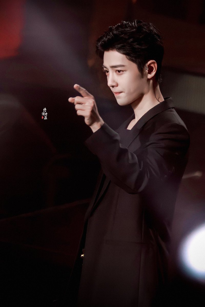 some1isscreamin's tweet photo. แฟนไซต์มาลงรูปรัวมาก เซฟไม่ทันแล้ว รูปดีไม่แพ้สตูเลย ฮือ โชว์ดีอ่าาา  #NewYearWithXiaoZhan https://t.co/8EFaCnXlrm
