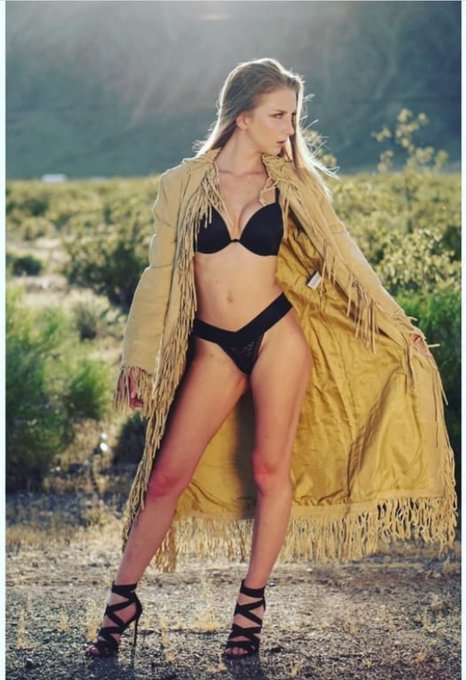 I'm missing summer! 💛 what's your favorite season? https://t.co/mBdeM2tlvf