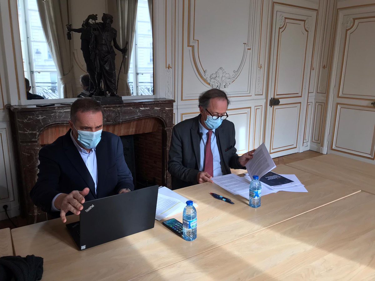 batonnierparis's tweet photo. Conférence des présidents de Barreaux européens en visioconférence pendant la pause déjeuner de l’AG @CNBarreaux aux côtés de @Martinet_Lam @DBFBXL https://t.co/jf7yuDC9D5