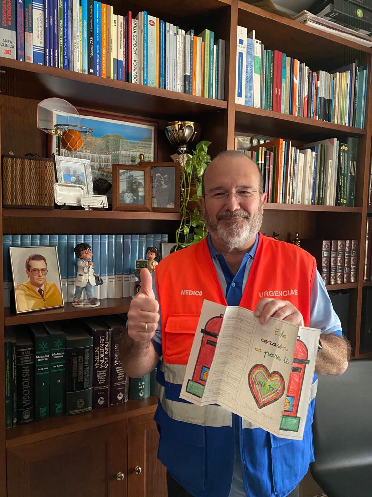 jjlogo1961's tweet photo. Hoy los alumnos de Primero de Primaria del Colegio San Estanislao de Málaga me han mandado una preciosa carta de ánimo a los sanitarios. Gracias por vuestro apoyo. @San_Estanislao @SaludAPMalaga @PlataformaDCCU https://t.co/TKGSnLzoBA