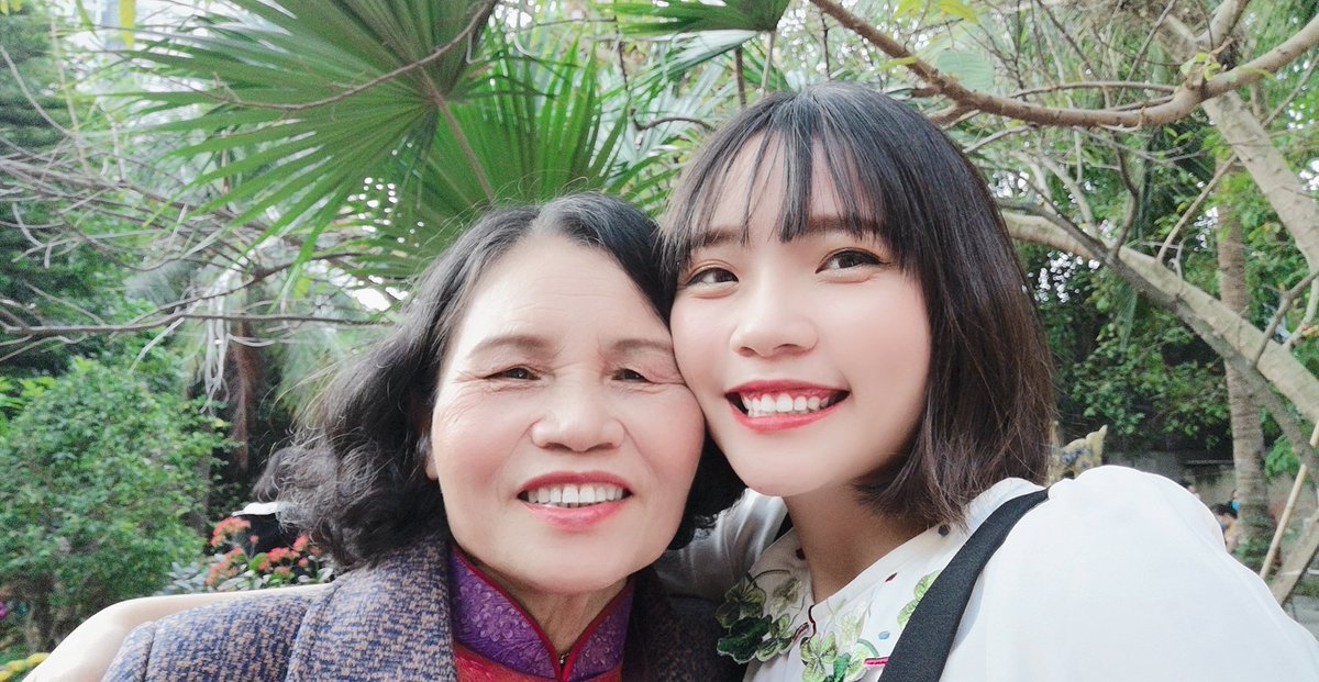 Polaris_Shiki's tweet image. 母と一緒にお寺に参った✌️😉
#PolarisIdolGroup #shiki_polaris #PolarisidolVN