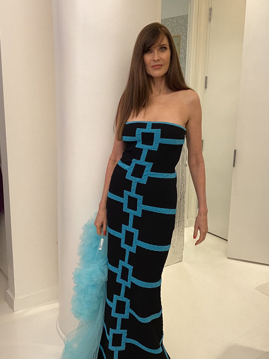 ModelCarolAlt's tweet photo. I was so happy to work yesterday. 🥳 Here I am in @PaulaHian for @elysianmag  hope this means things are moving in the right direction! All tested, masked, and safe! #safety #SafetyZone #work #happy #FlashbackFriday https://t.co/oDZTjapybV