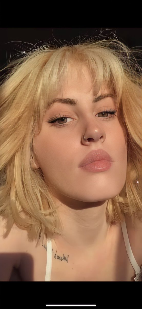lolamilll's tweet photo. I'm a whole new bitch 💛 https://t.co/Bbw87V5d6D